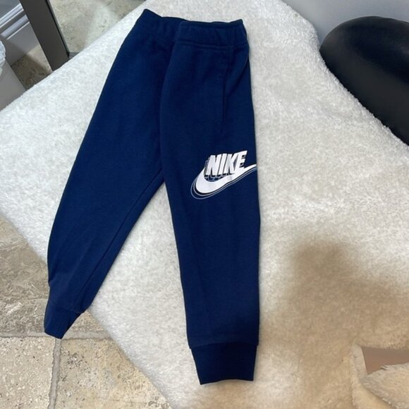Nike Sportswear Club Fleece Kids' Track Pants - Picture 8 of 8